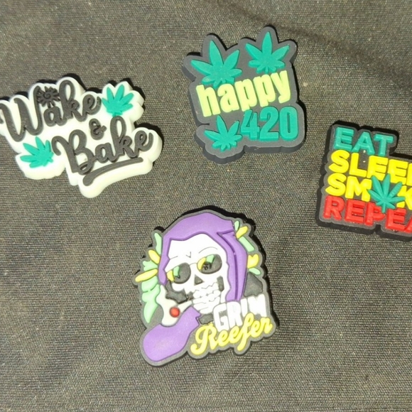 🍁 3 for 28 - Crocs Jibbitz 420 Shoe Charms - Picture 3 of 5